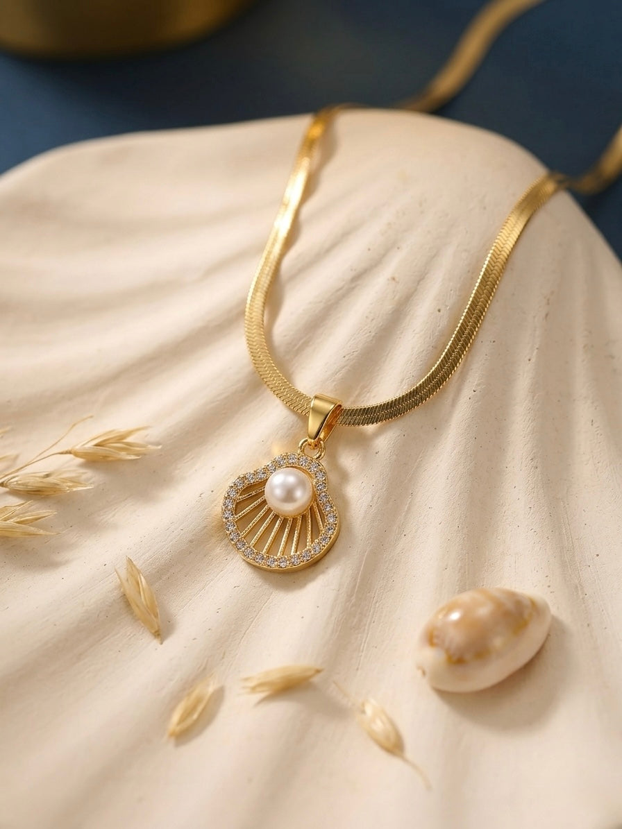 Seashell Glow Necklace - ANTI TARNISH